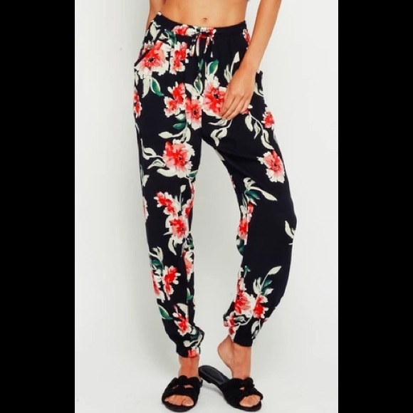 Indero Pants & Jumpsuits Indero Floral Joggers Poshmark